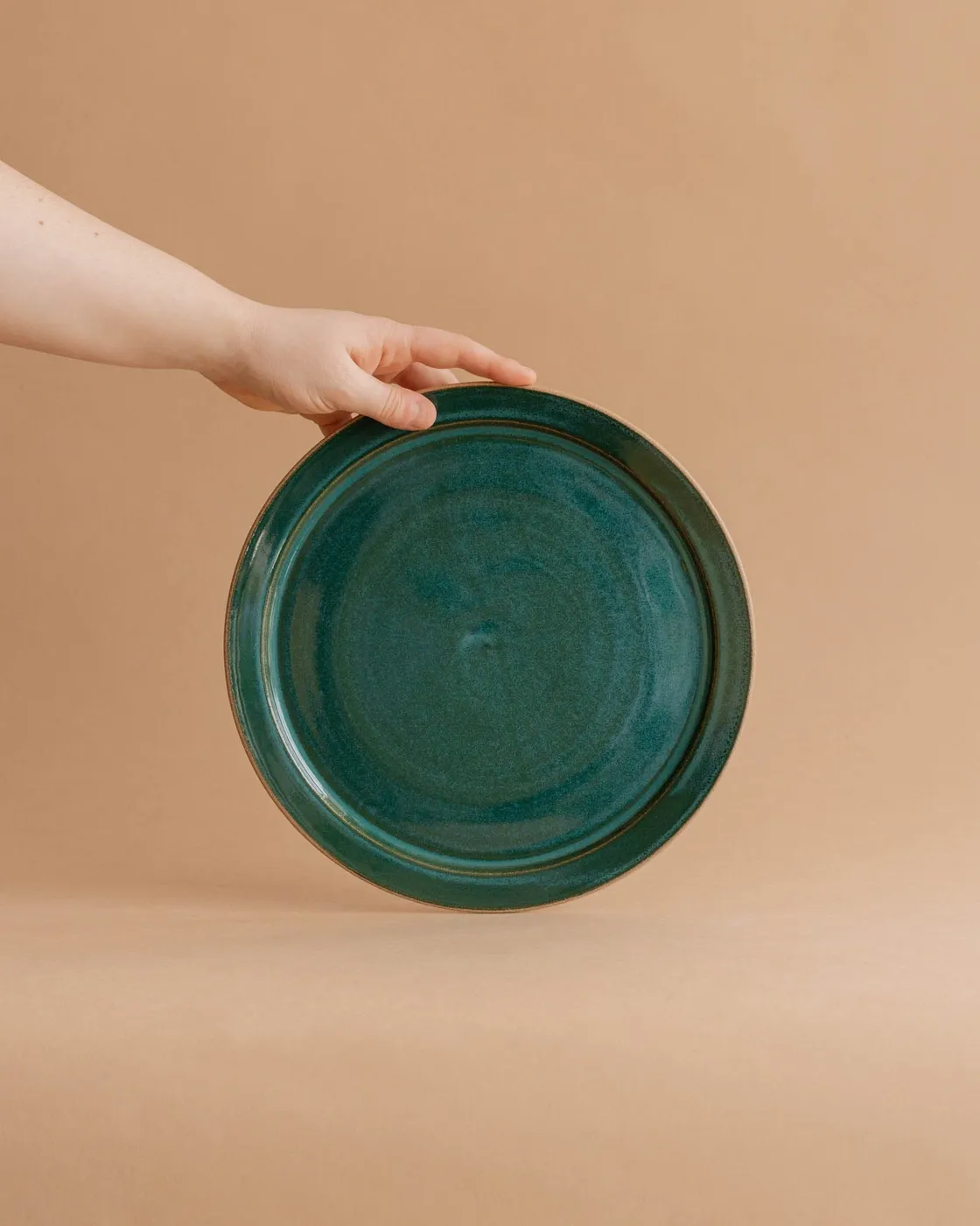 Assiette à dîner — production de Luloba Céramique