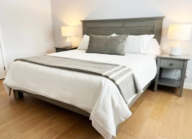 Stage Coach Platform Bed — mobilier de chambre, bois massif de Camlen