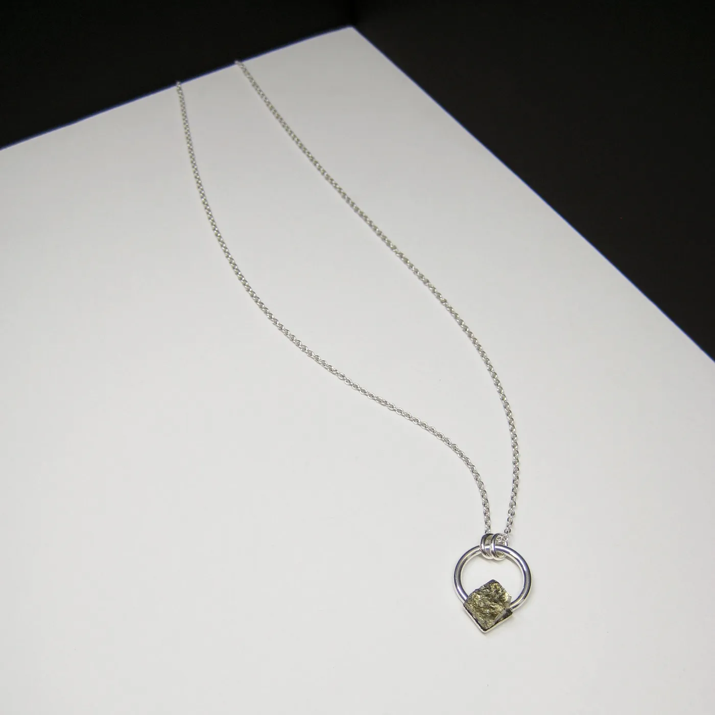 Pyrite & Circle Pendant — collier, argent sterling de Flesch — Esther Chabot