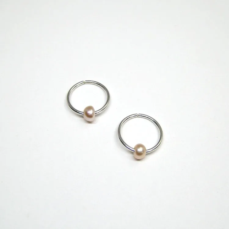 Sleepers & Pearls — boucles d’oreilles, argent sterling de Flesch — Esther Chabot