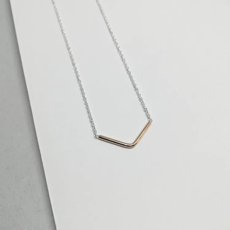 Small Chevron Necklace — collier, argent sterling de Flesch — Esther Chabot