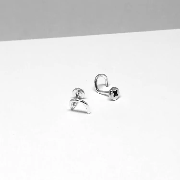 Tiny Screw Nose Stud — boucles d’oreilles, argent sterling de Flesch — Esther Chabot