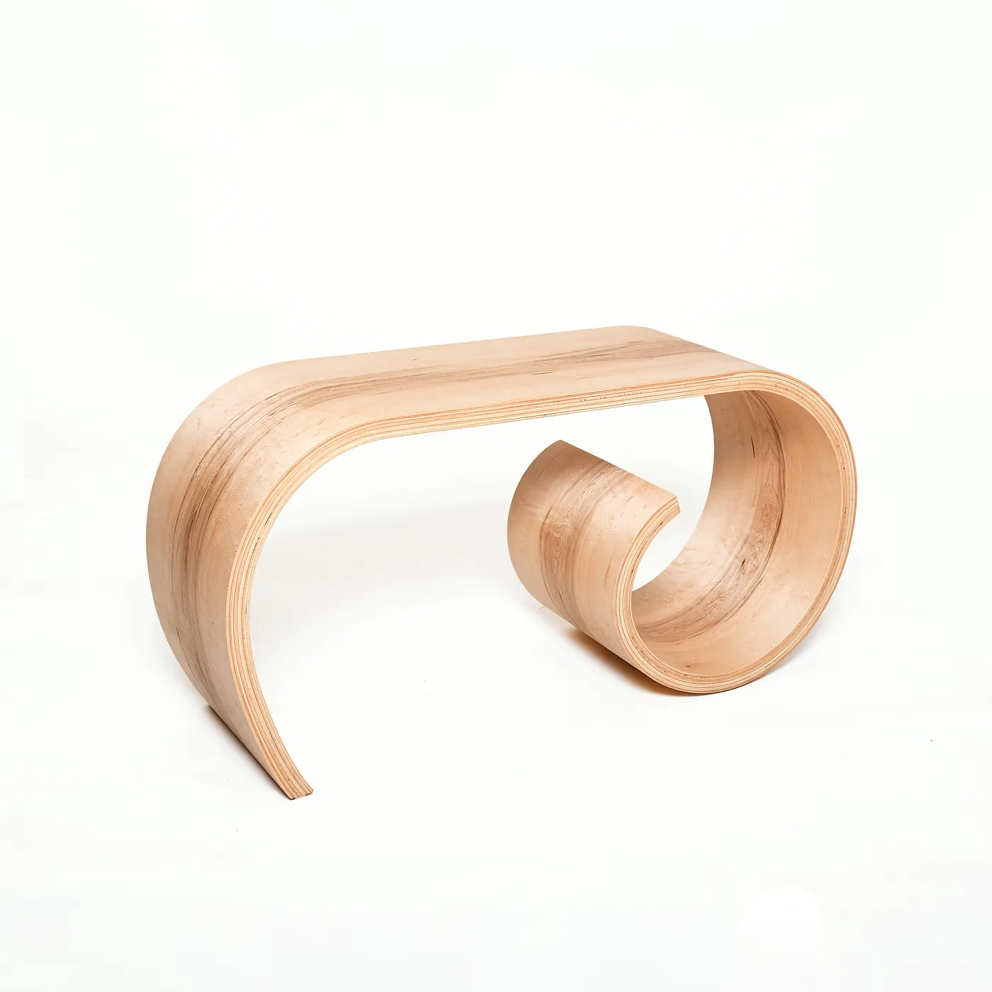 Small Toboggan Bench — banc, bois lamellé courbé de Kino Guérin