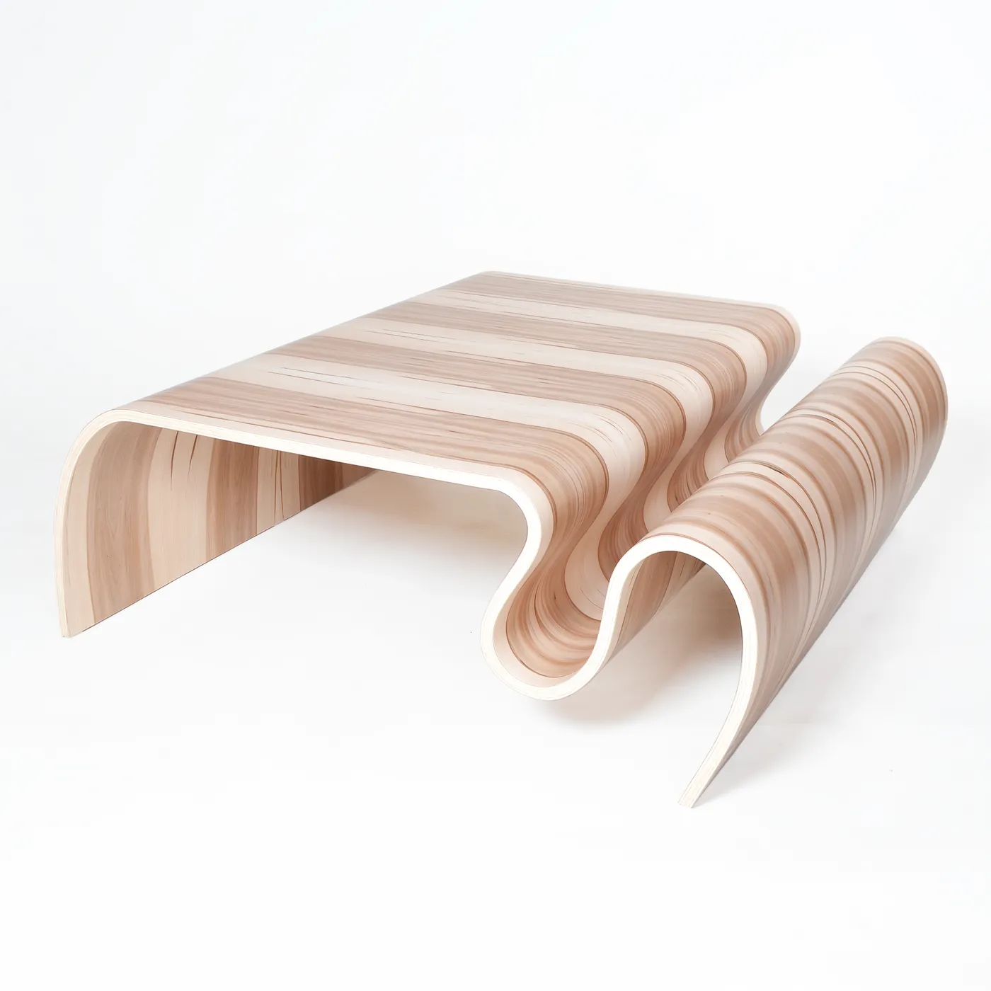 XLarge Crazy Carpet Table — table, bois lamellé courbé de Kino Guérin
