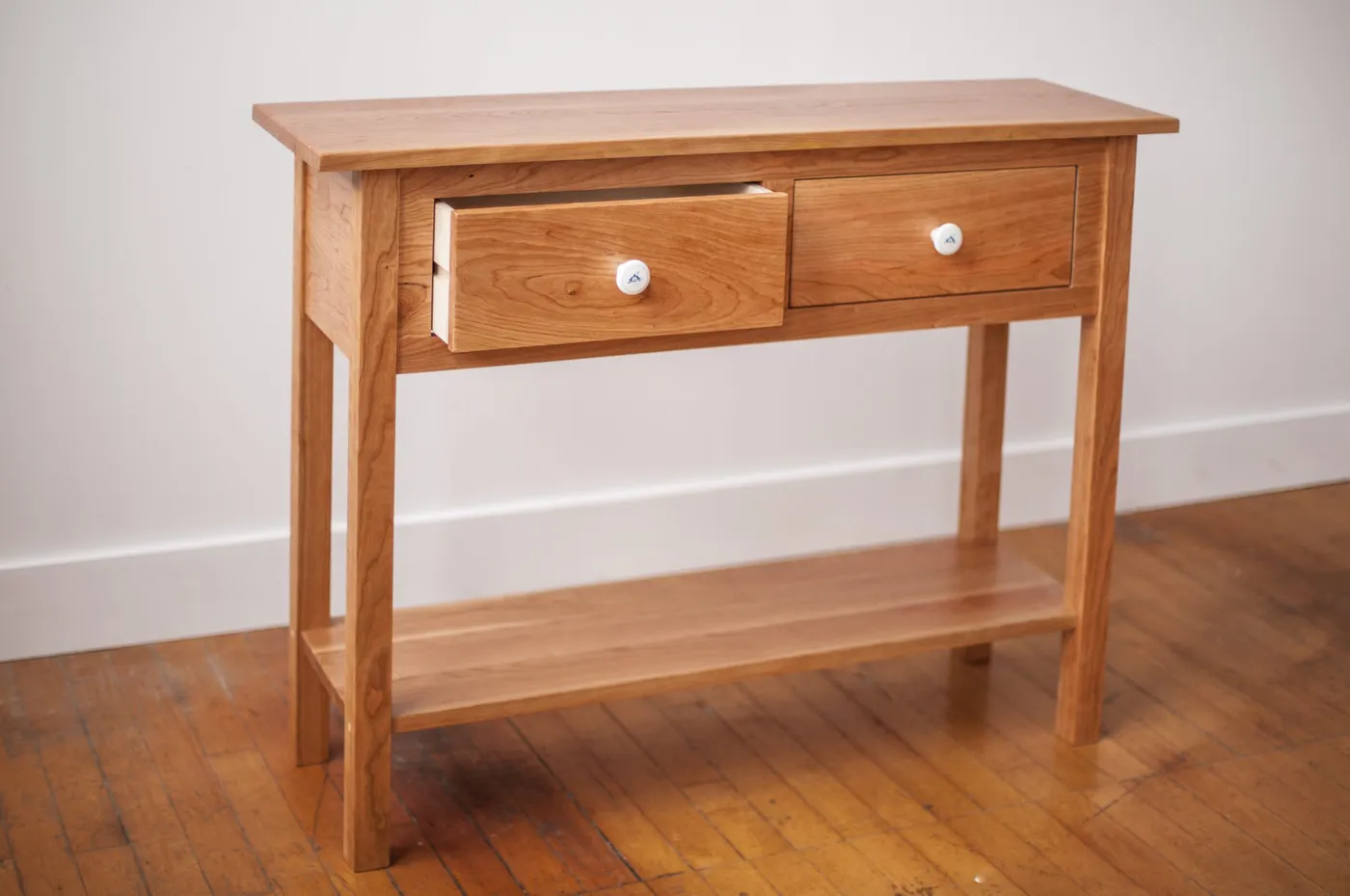 Console de style Shaker, table d’appoint 2 tiroirs — console, bois du Boisselier
