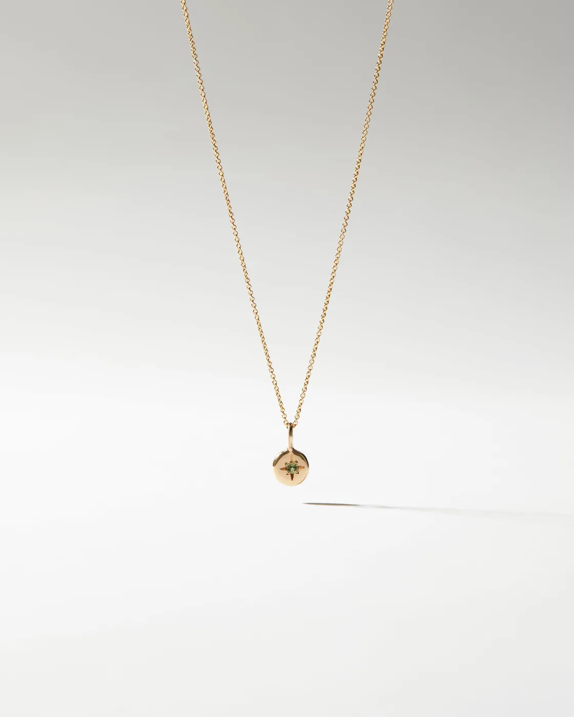 August / Peridot — bijou, or et argent de Savannah Jones Jewellery