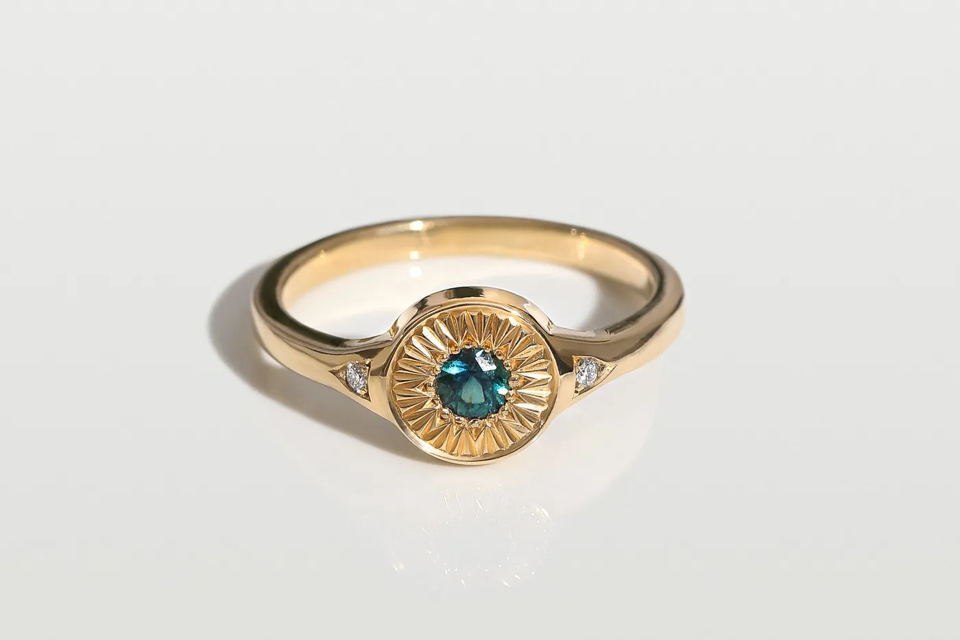Australian Sapphire Starburst Ring — bague, or et argent de Savannah Jones Jewellery