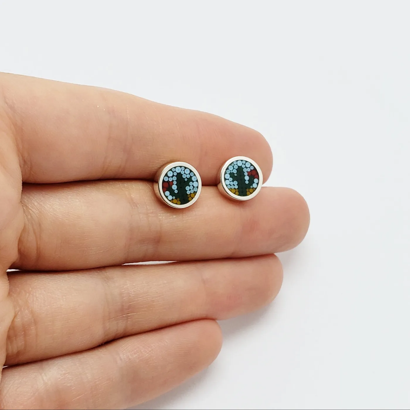 Boucles d'oreille cactus en micro-mosaïque de verre et argent sterling. Puces d'oreille rondes n.4. — boucles d’oreilles, argent sterling de Yonomori…