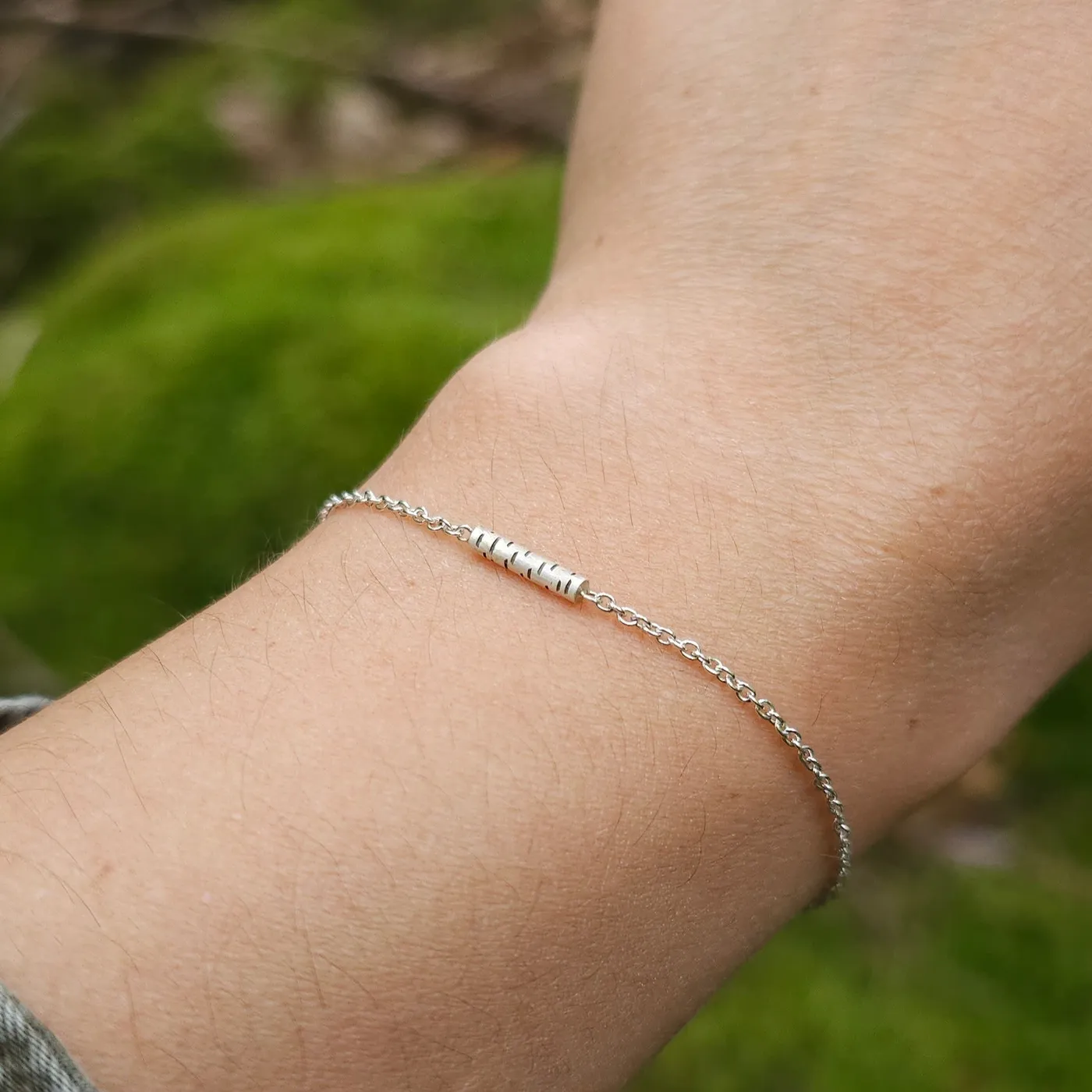 Bracelet mini Bouleau réglable de 6 à 7 pouces, inspiré de l'écorce des arbres. Entièrement fait à la main en argent sterling. — bracelet, argent…